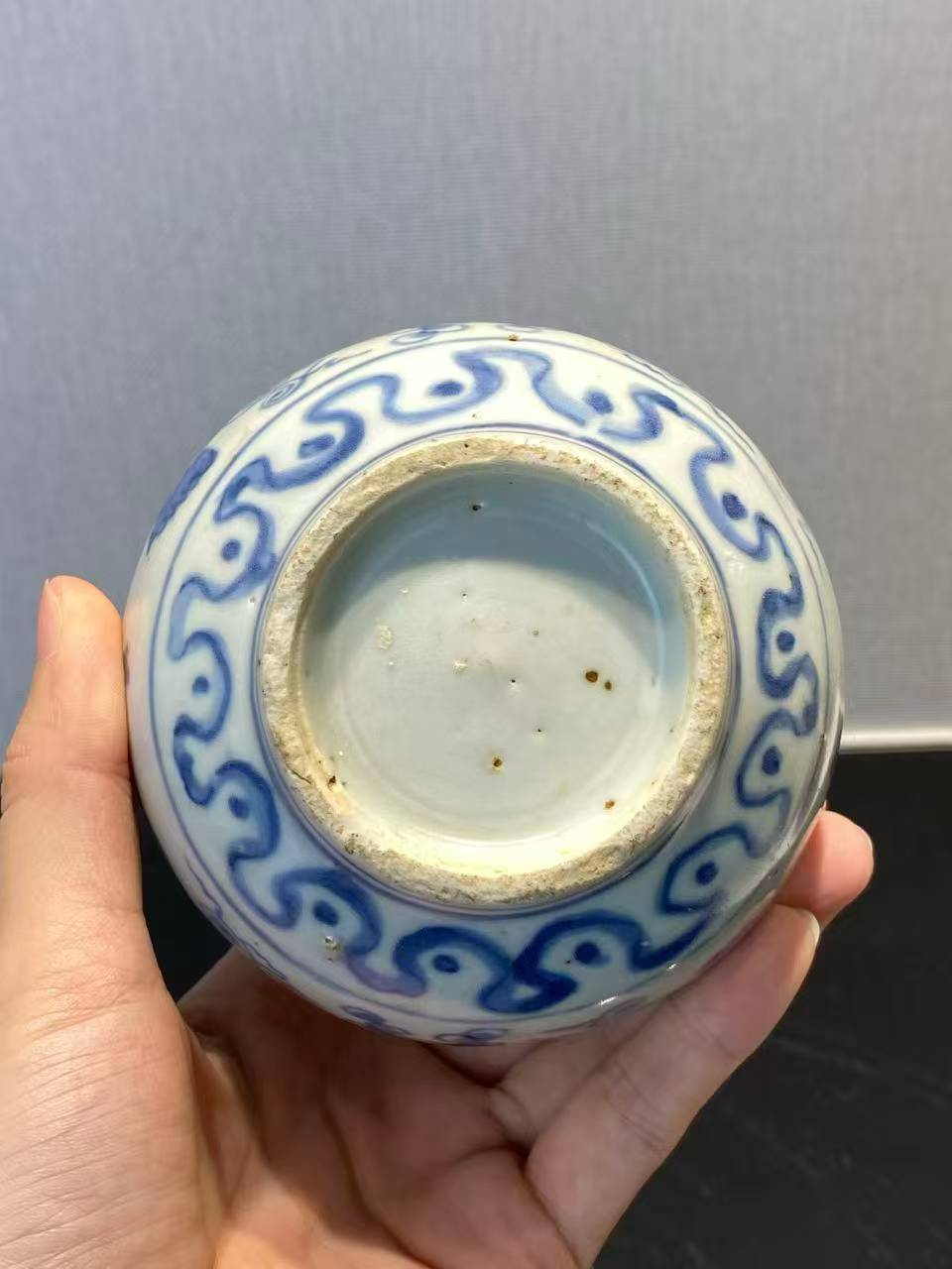 青花葡萄纹小口罐