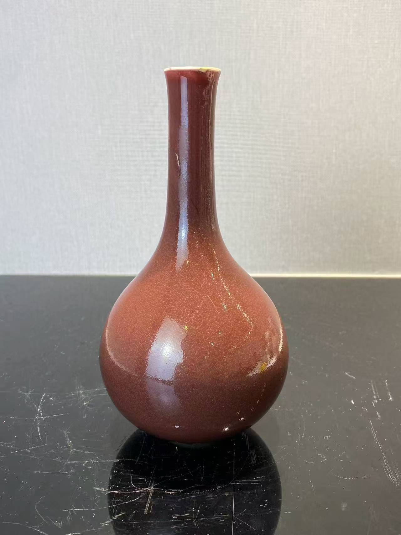 祭红釉长颈瓶