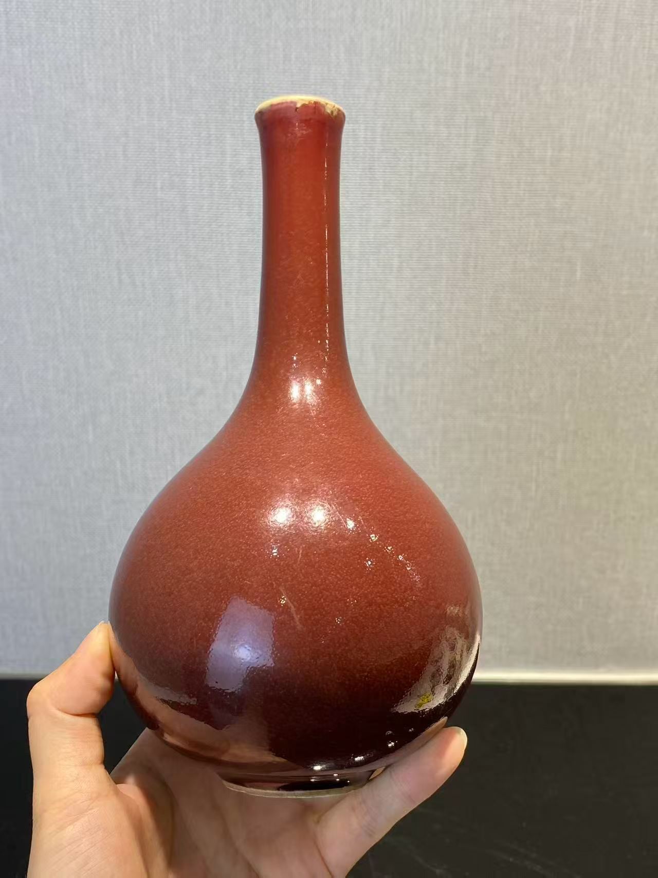 祭红釉长颈瓶
