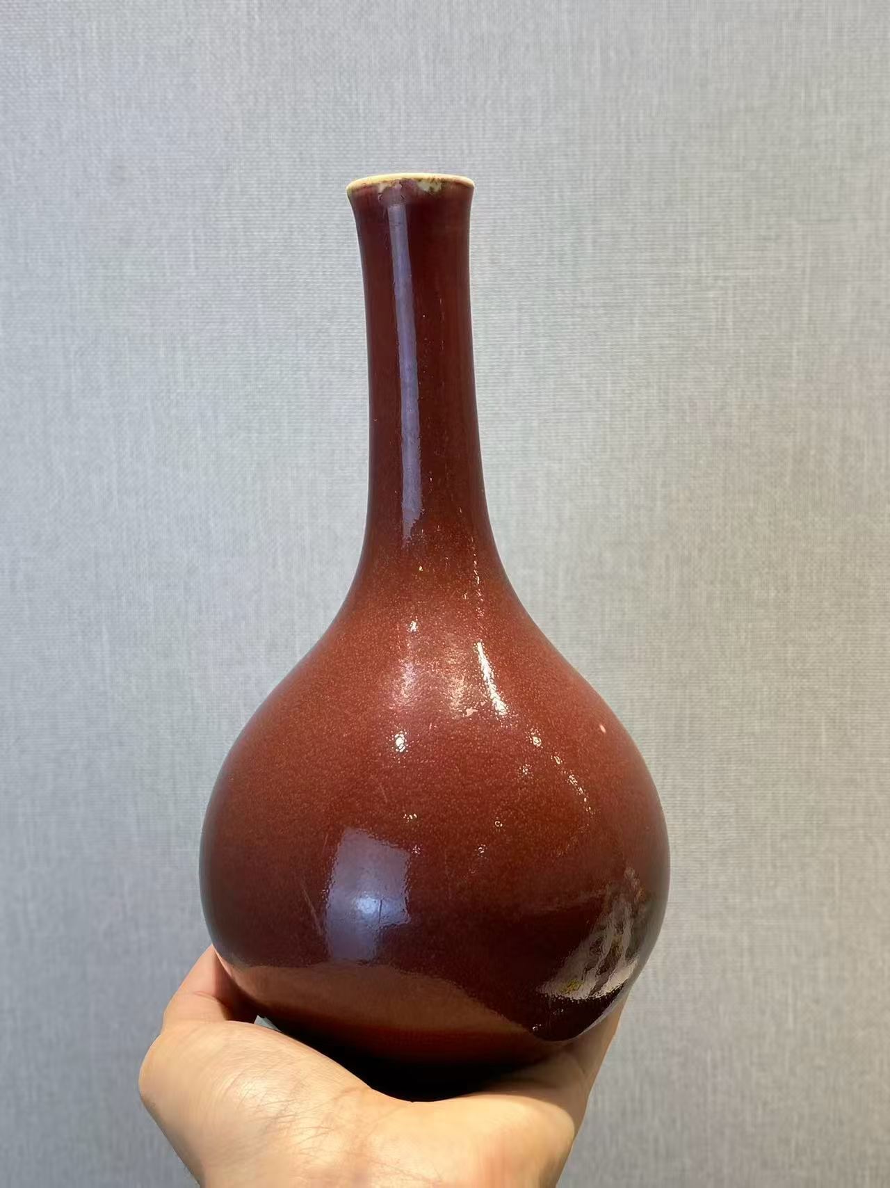 祭红釉长颈瓶