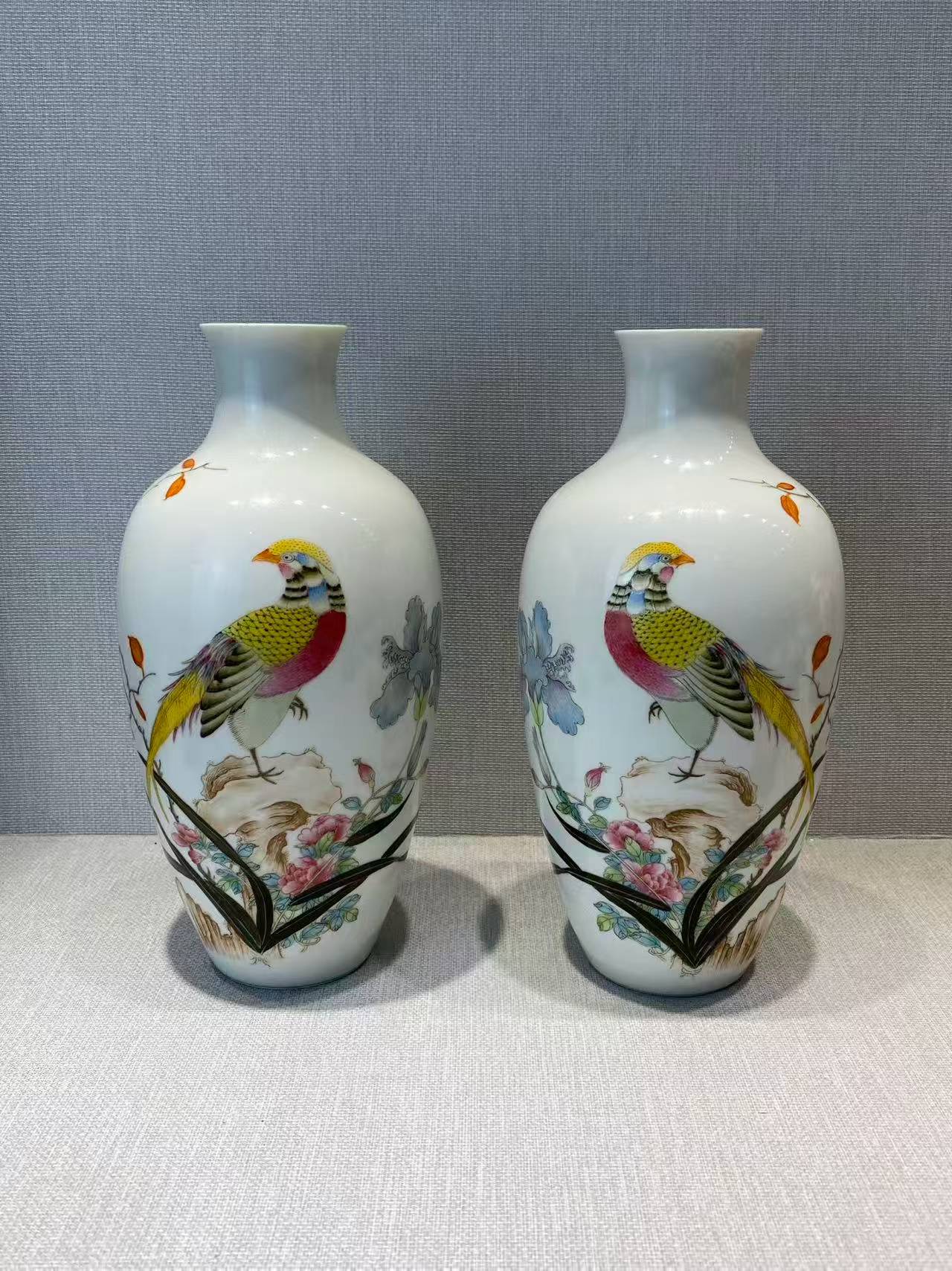 珐琅彩锦鸡芙蓉图瓶 一对
