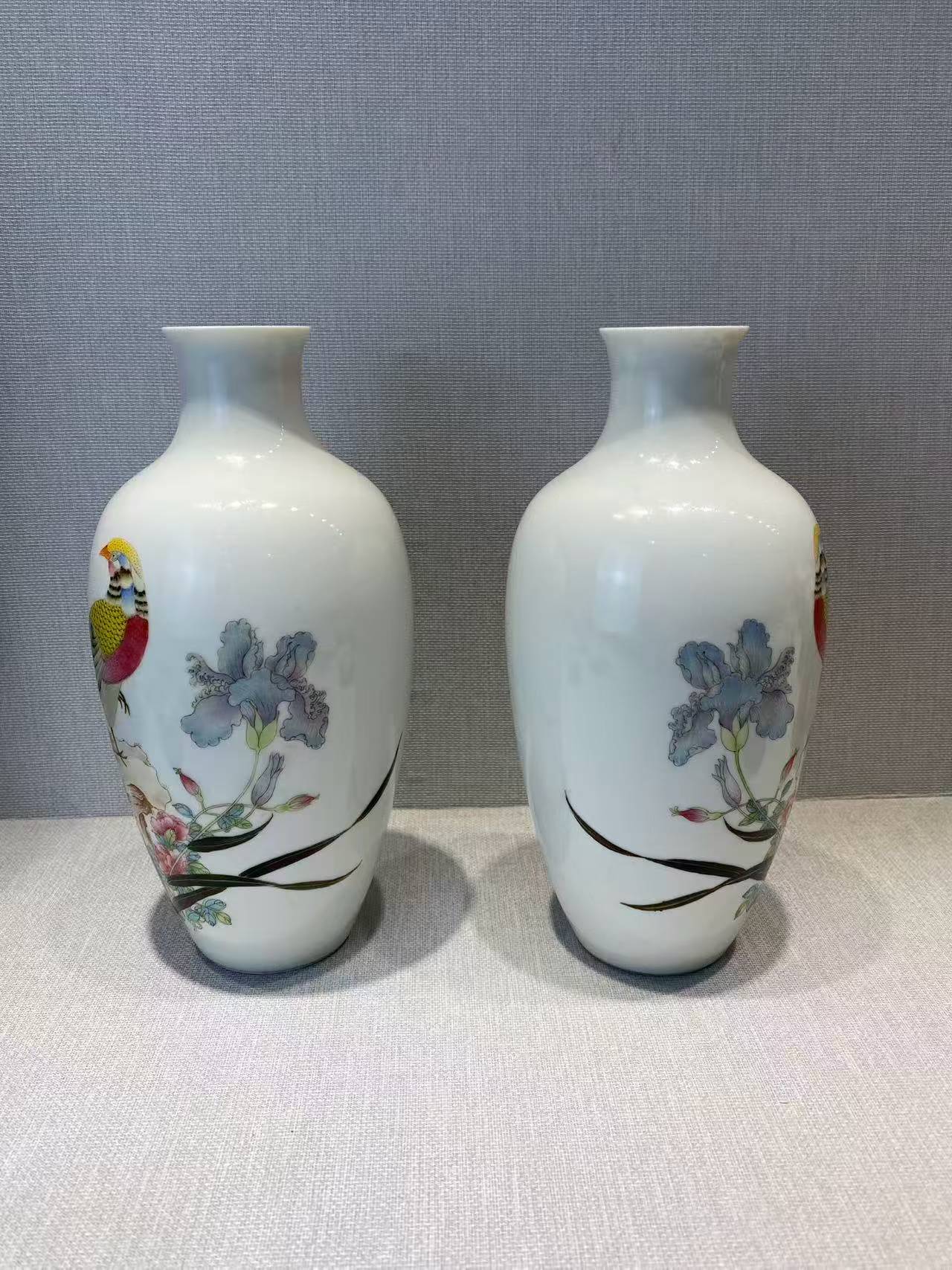 珐琅彩锦鸡芙蓉图瓶 一对
