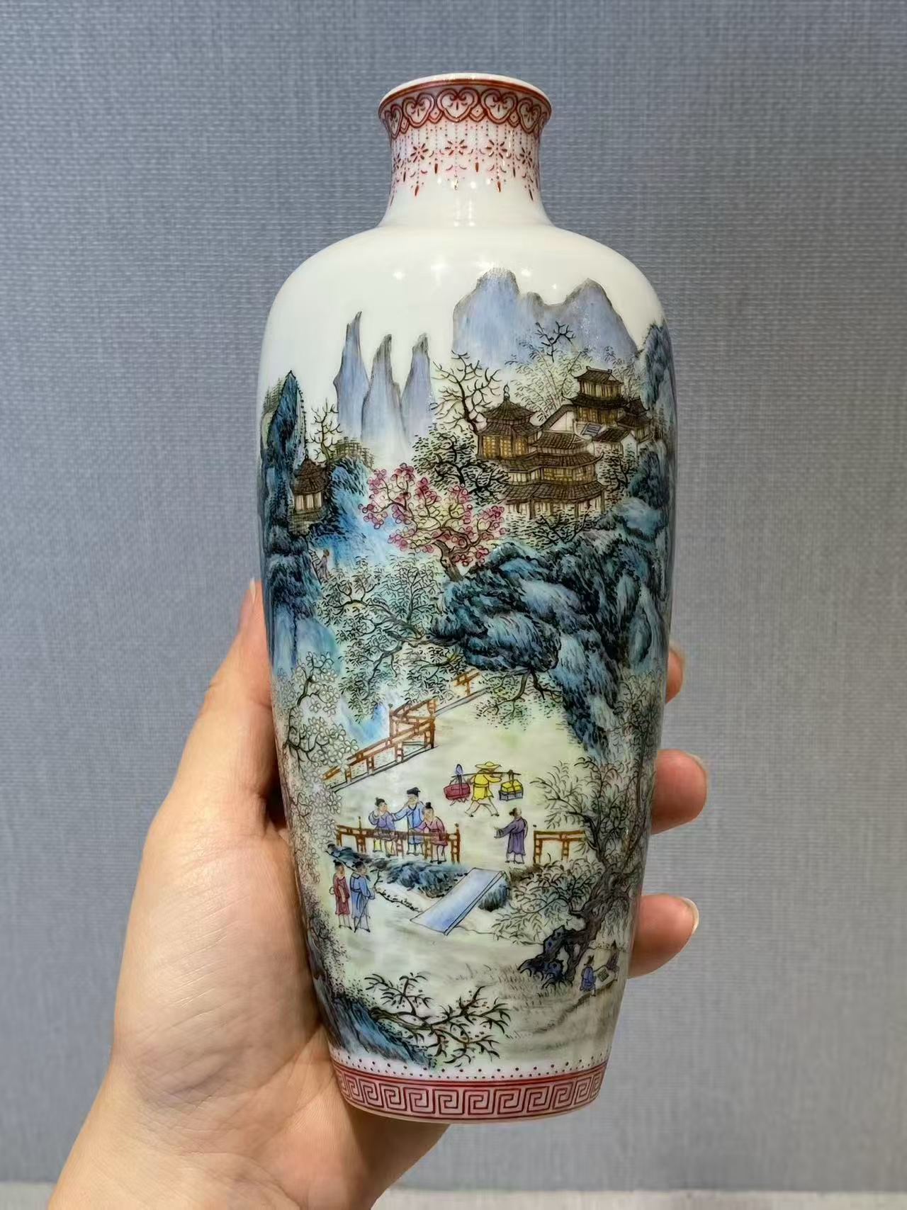 珐琅彩山水人物图瓶