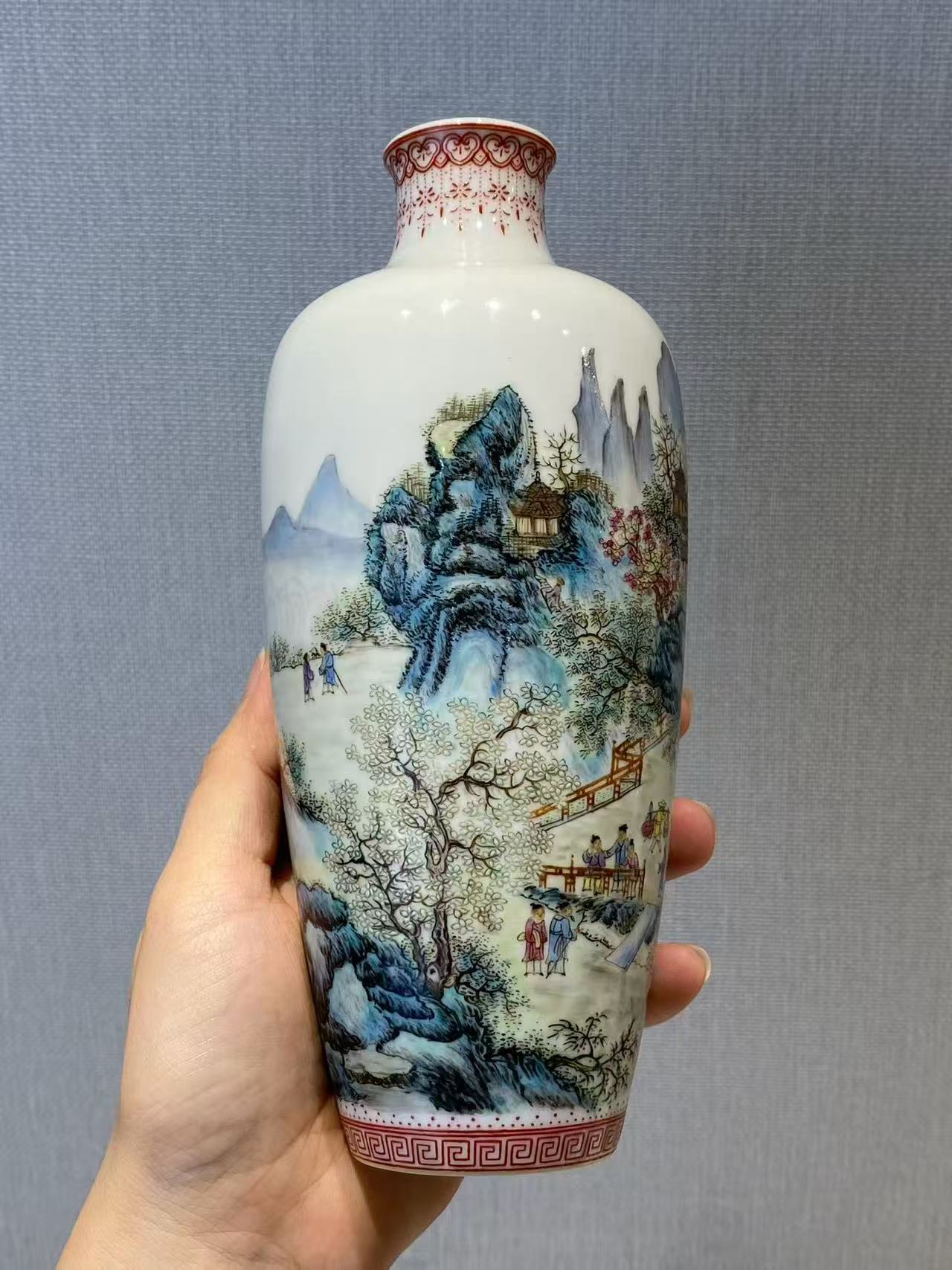 珐琅彩山水人物图瓶