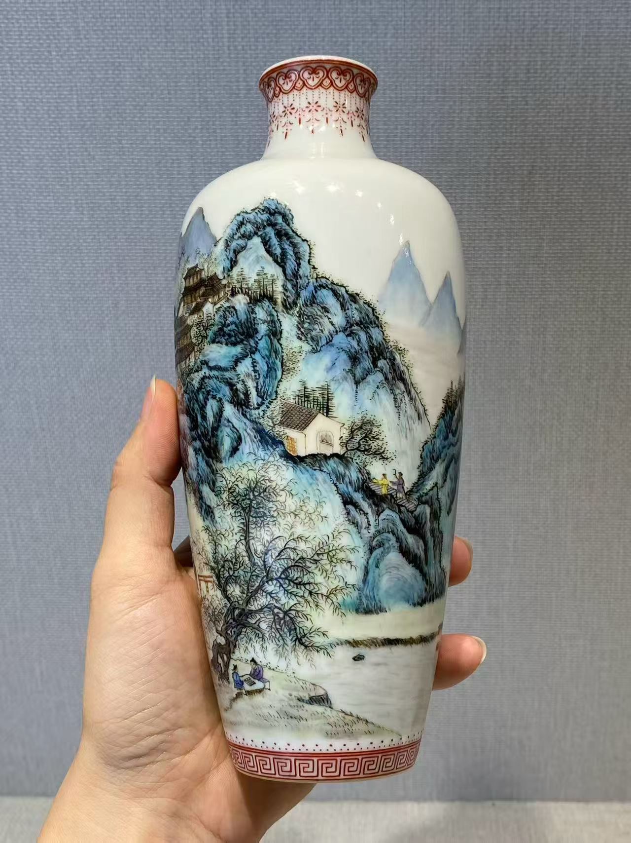 珐琅彩山水人物图瓶