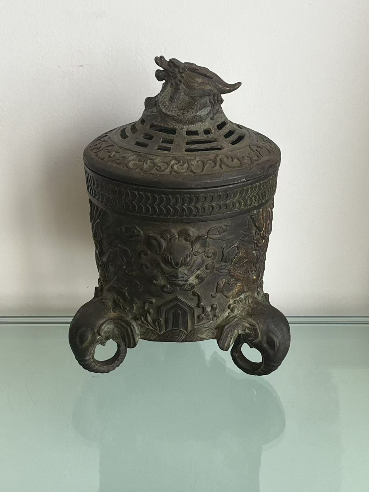 铜雕龙纹三足香炉