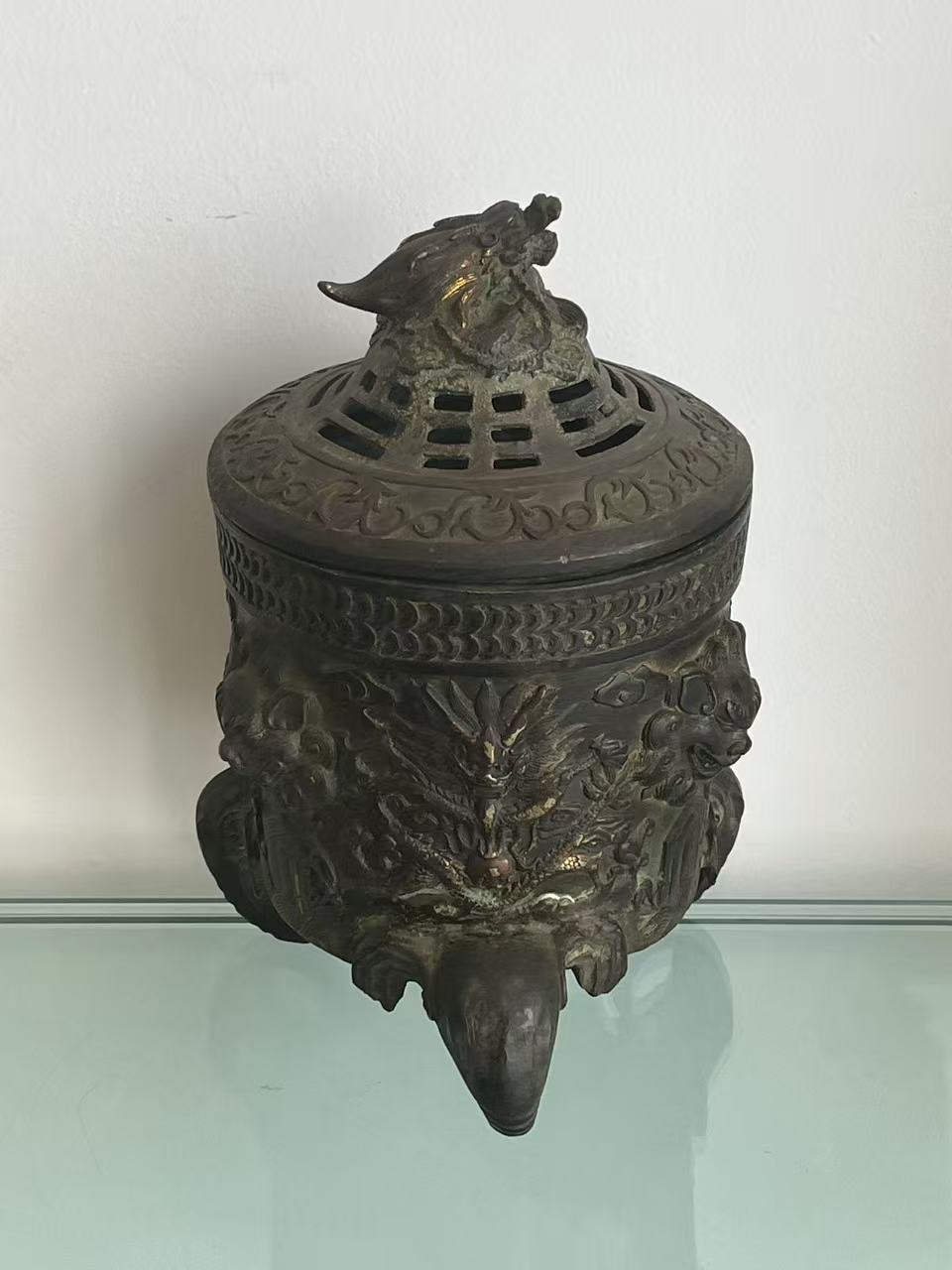 铜雕龙纹三足香炉