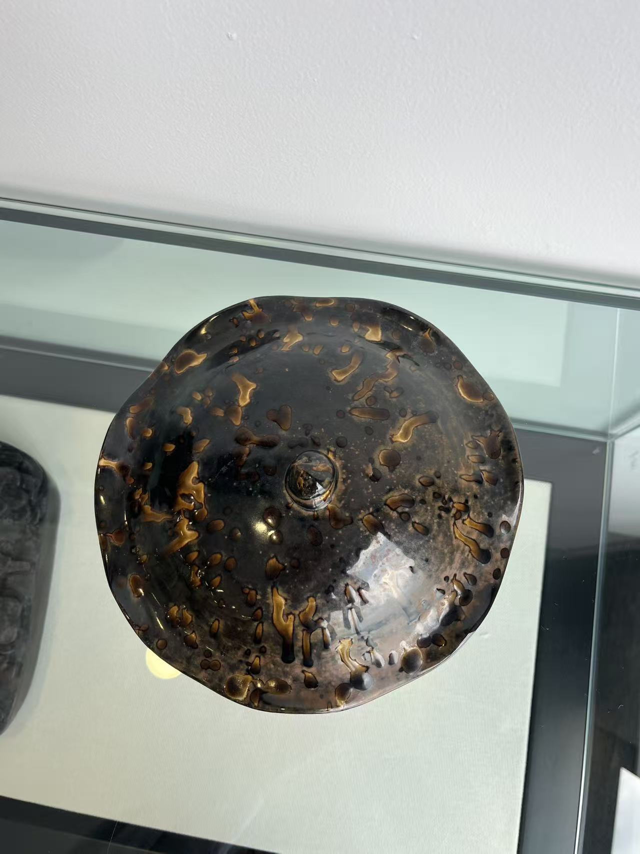 宋吉州窑玳瑁釉荷叶盖罐