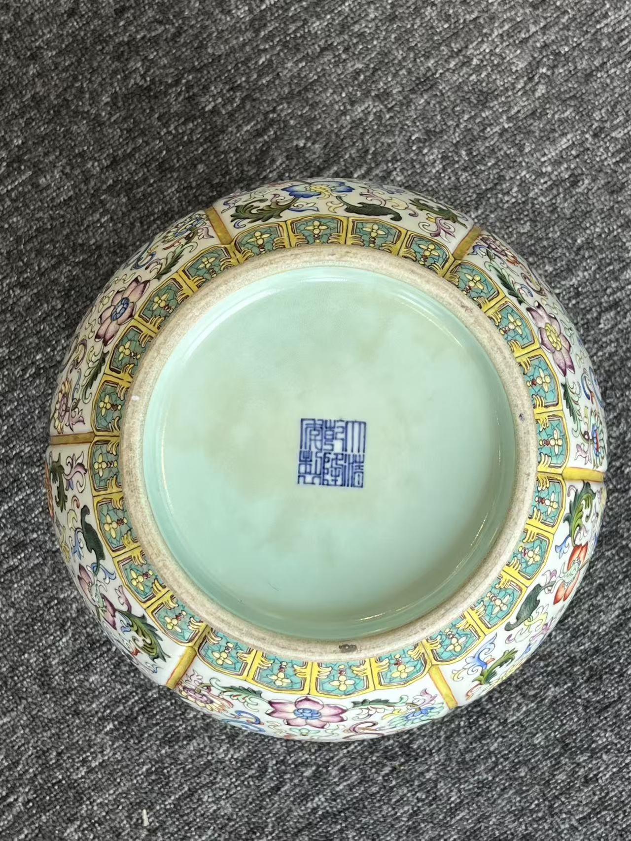 乾隆粉彩缠枝番莲双龙耳赏瓶