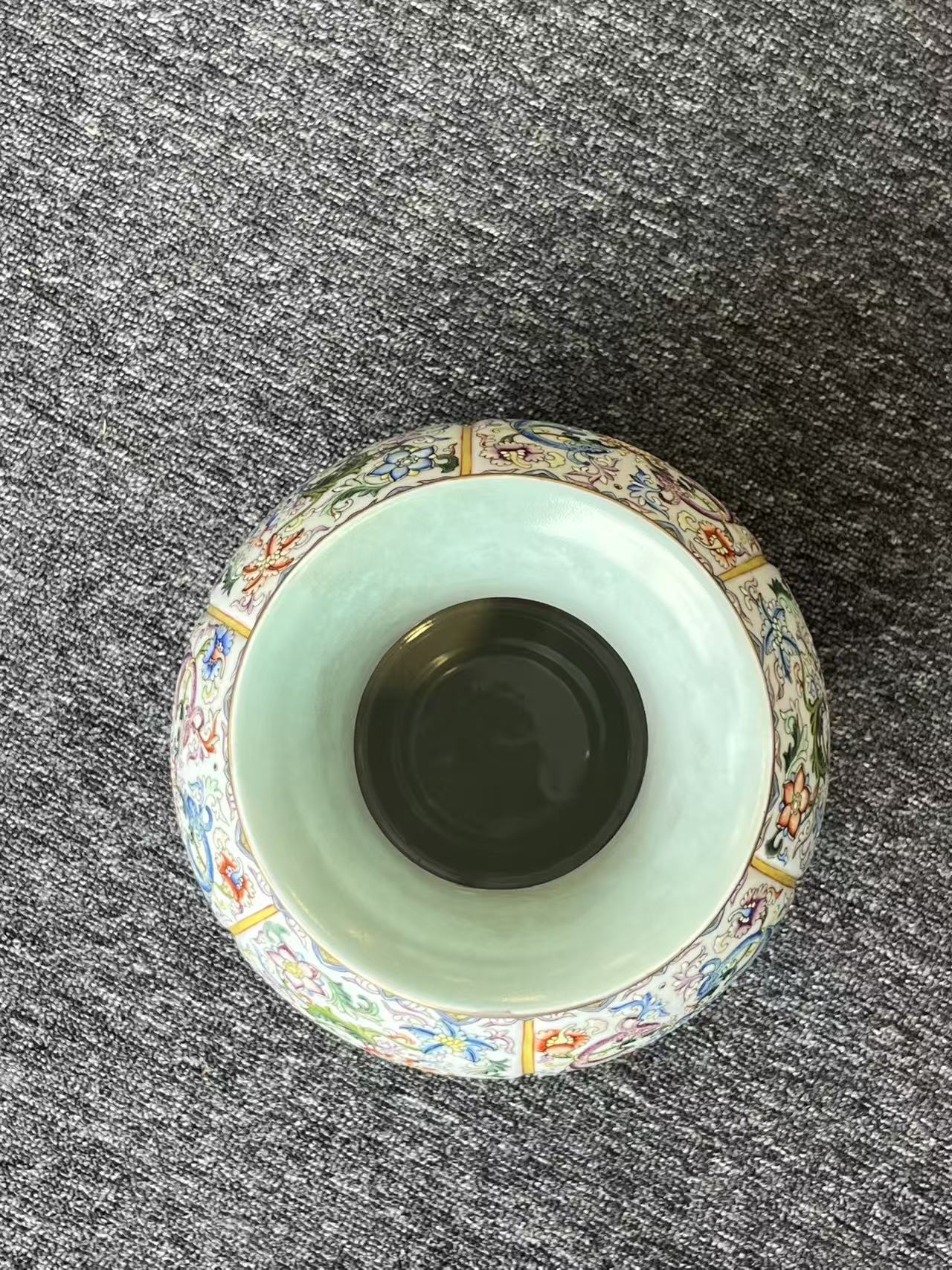 乾隆粉彩缠枝番莲双龙耳赏瓶