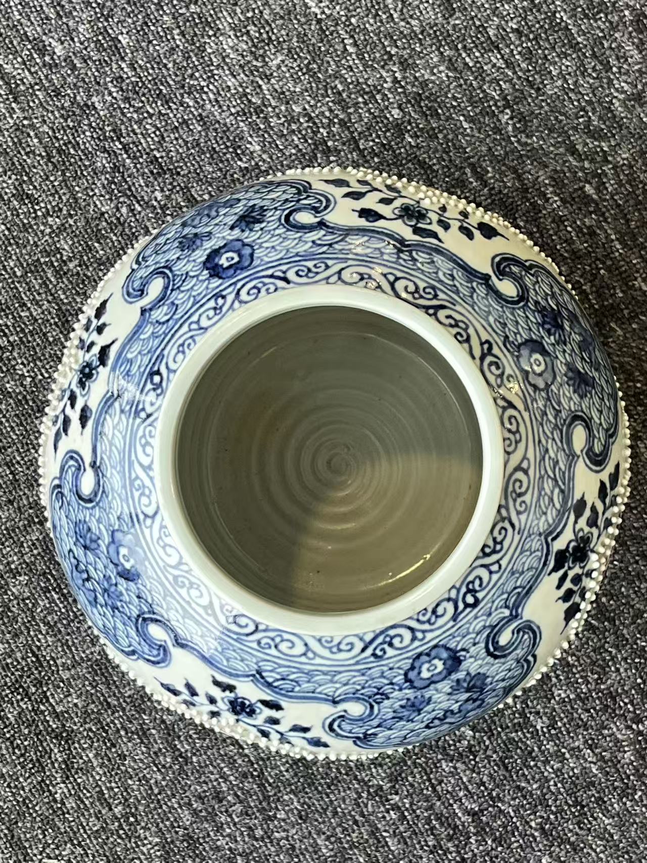 青花釉里红堆塑花卉纹狮钮盖罐