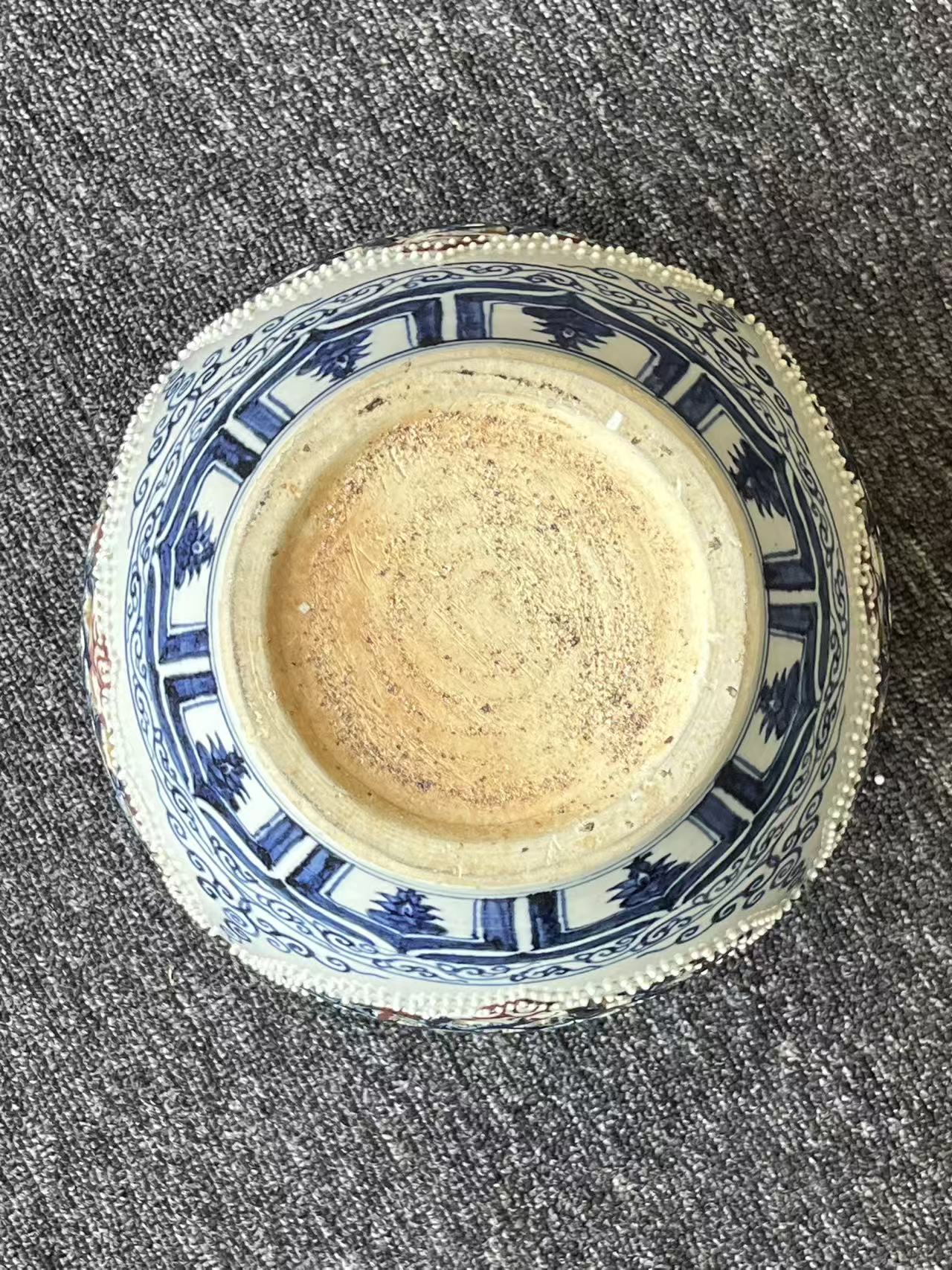 青花釉里红堆塑花卉纹狮钮盖罐