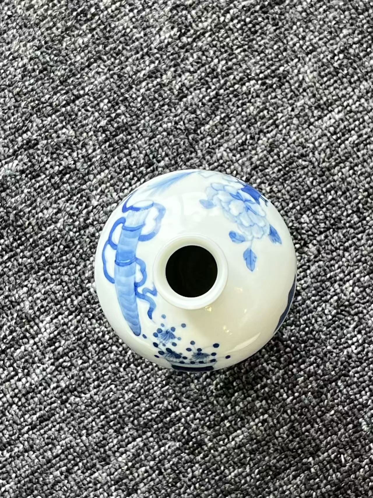 青花人物故事观音瓶
