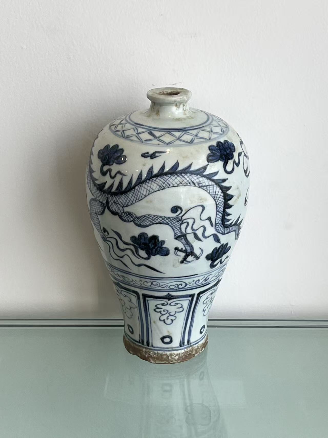青花海水龙纹梅瓶