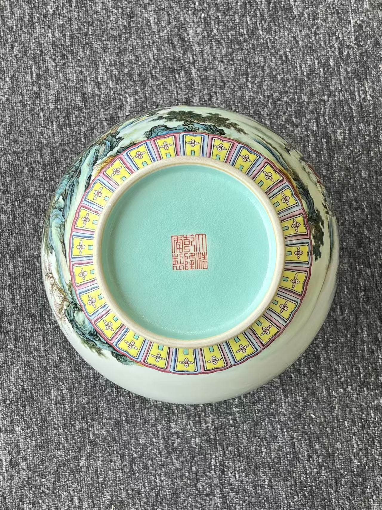 乾隆御制红釉地粉彩如意双耳赏瓶