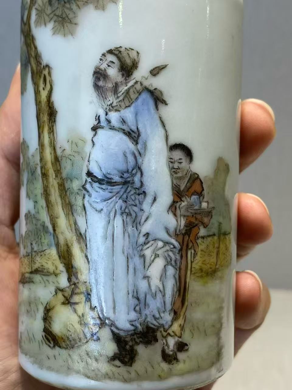 粉彩高士图笔筒