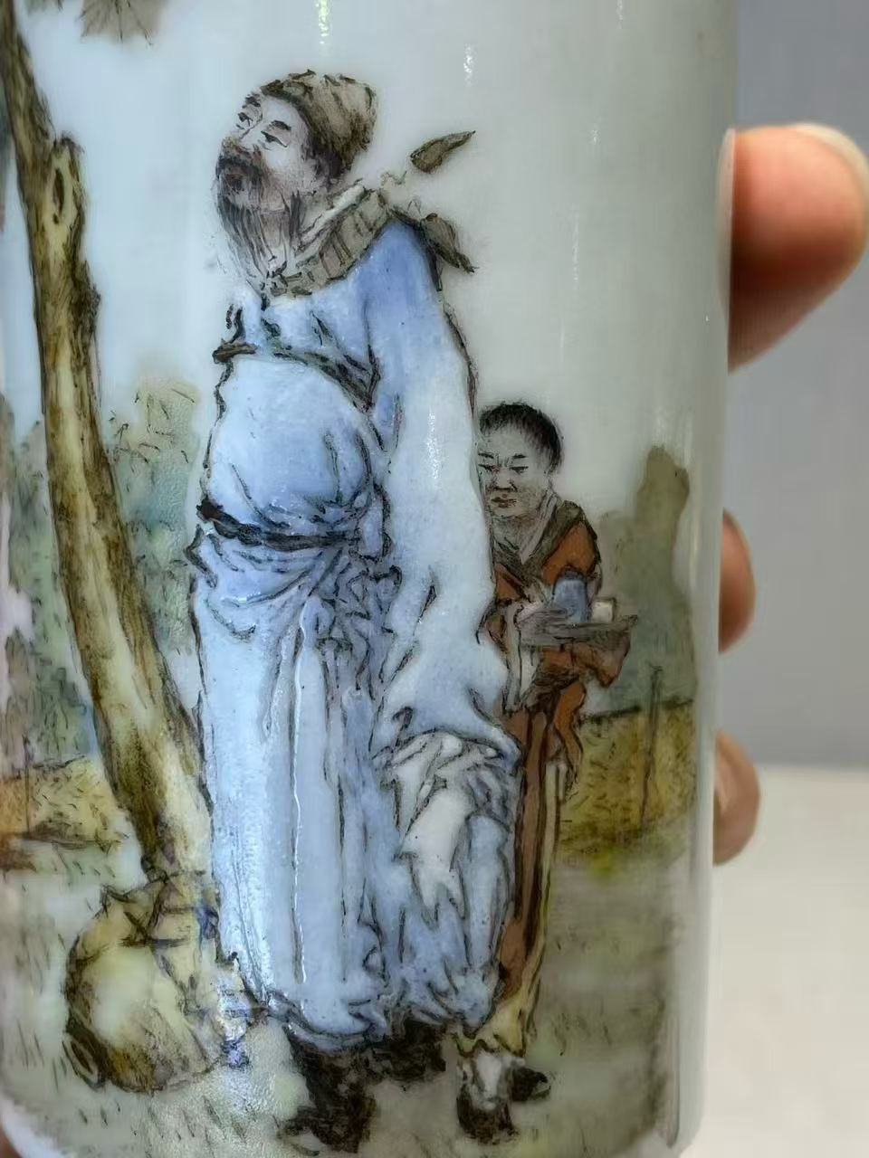 粉彩高士图笔筒