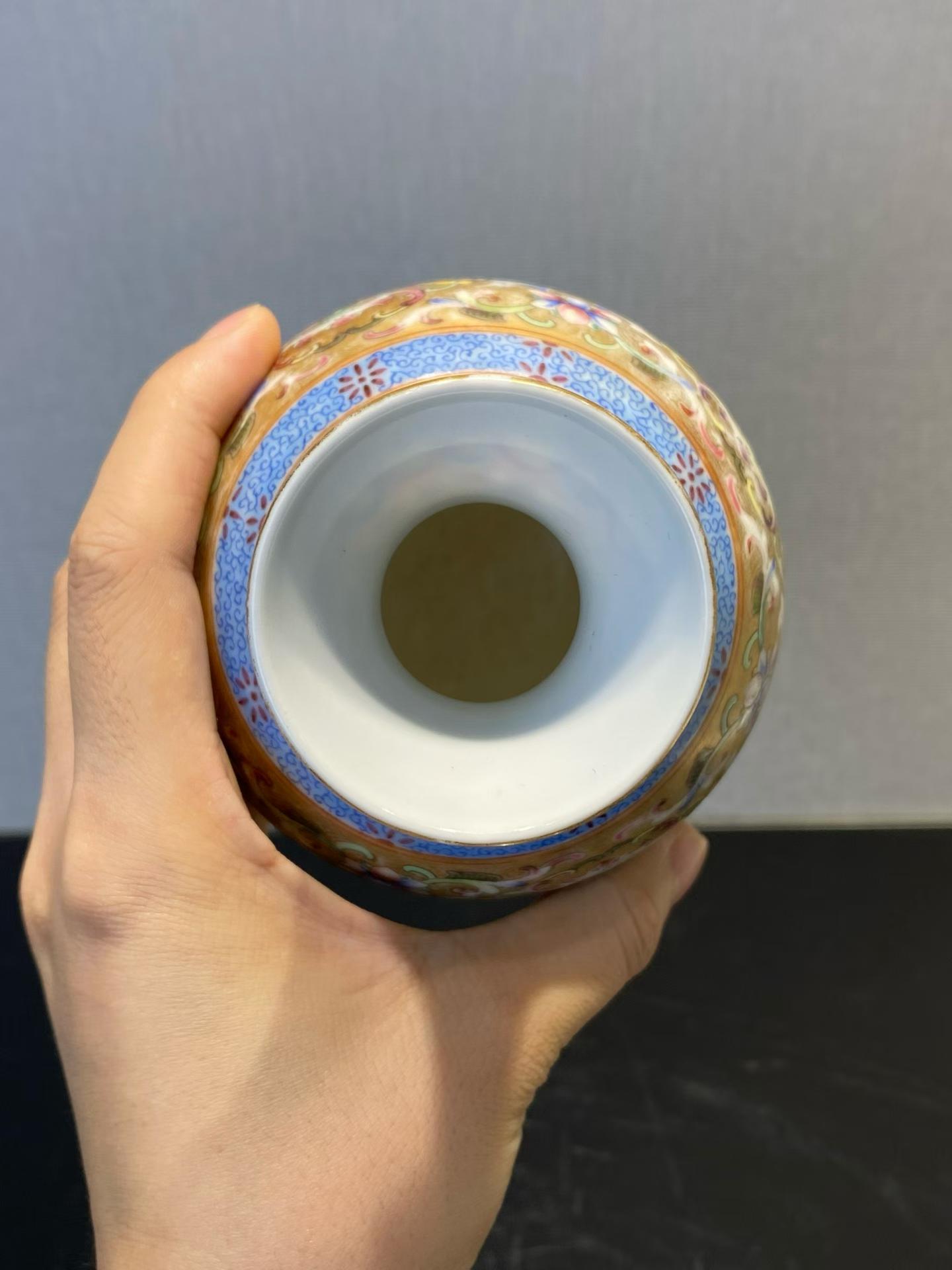 粉彩描金福寿纹石榴尊