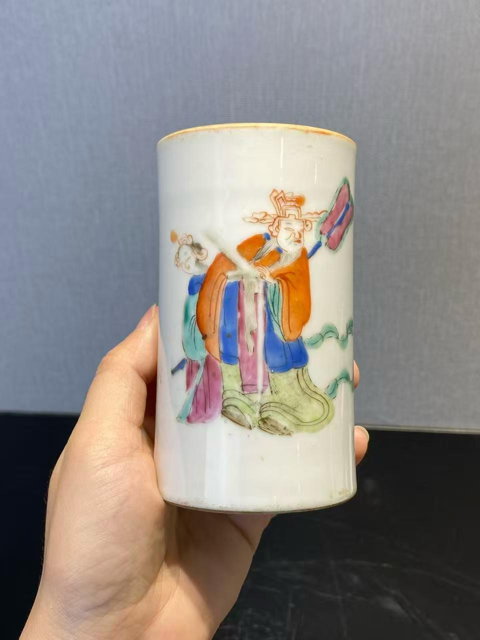 粉彩天官赐福笔筒