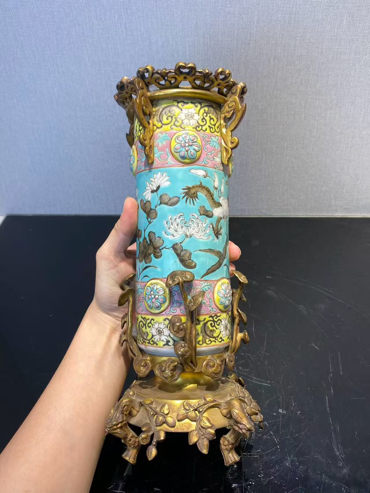 粉彩大雅斋风格龙纹花插