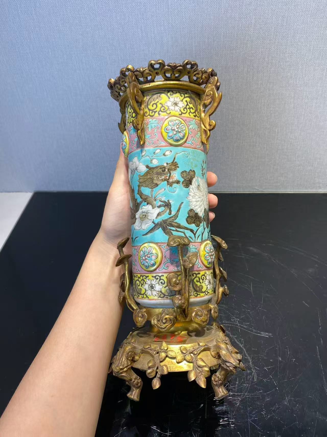 粉彩大雅斋风格龙纹花插