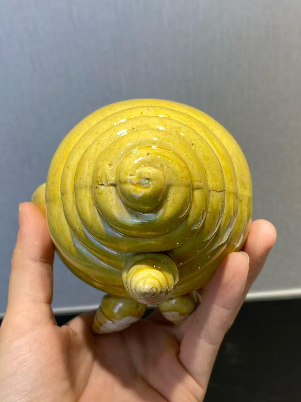 黄釉仿生瓷螺形水盂