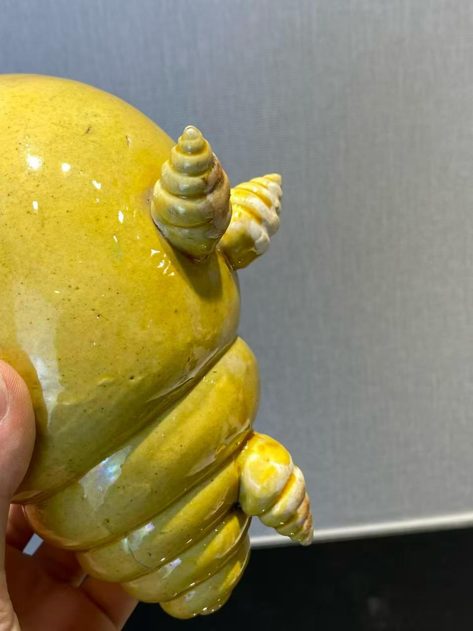 黄釉仿生瓷螺形水盂