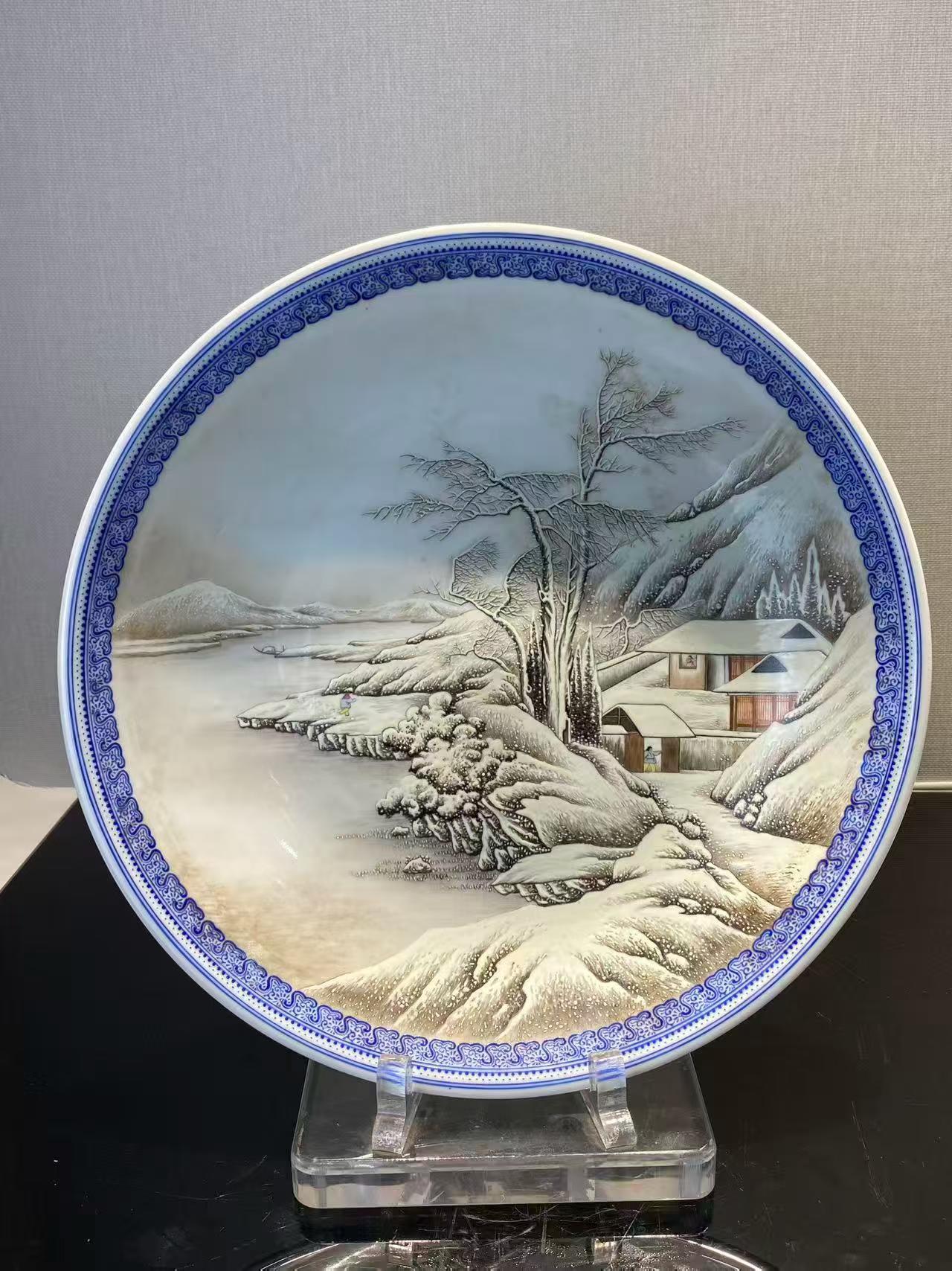 粉彩雪景图大盘