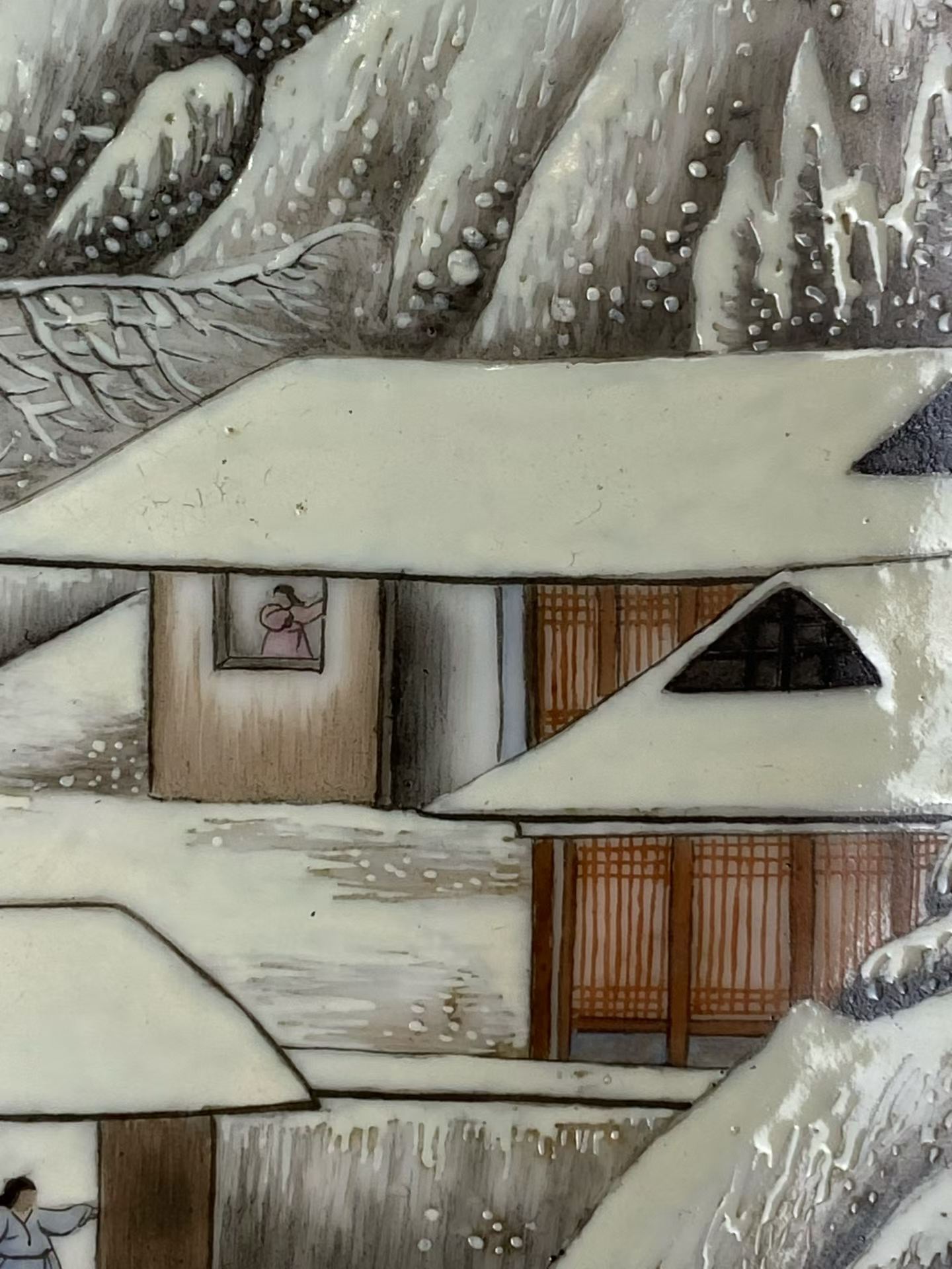 粉彩雪景图大盘