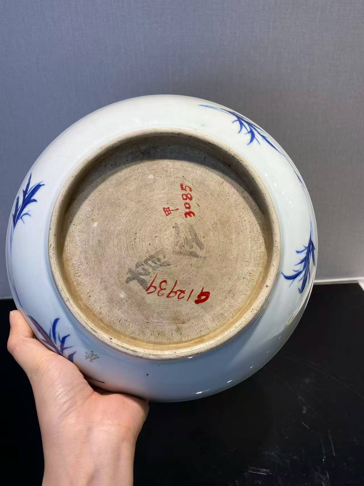 青花松鼠葡萄纹盘