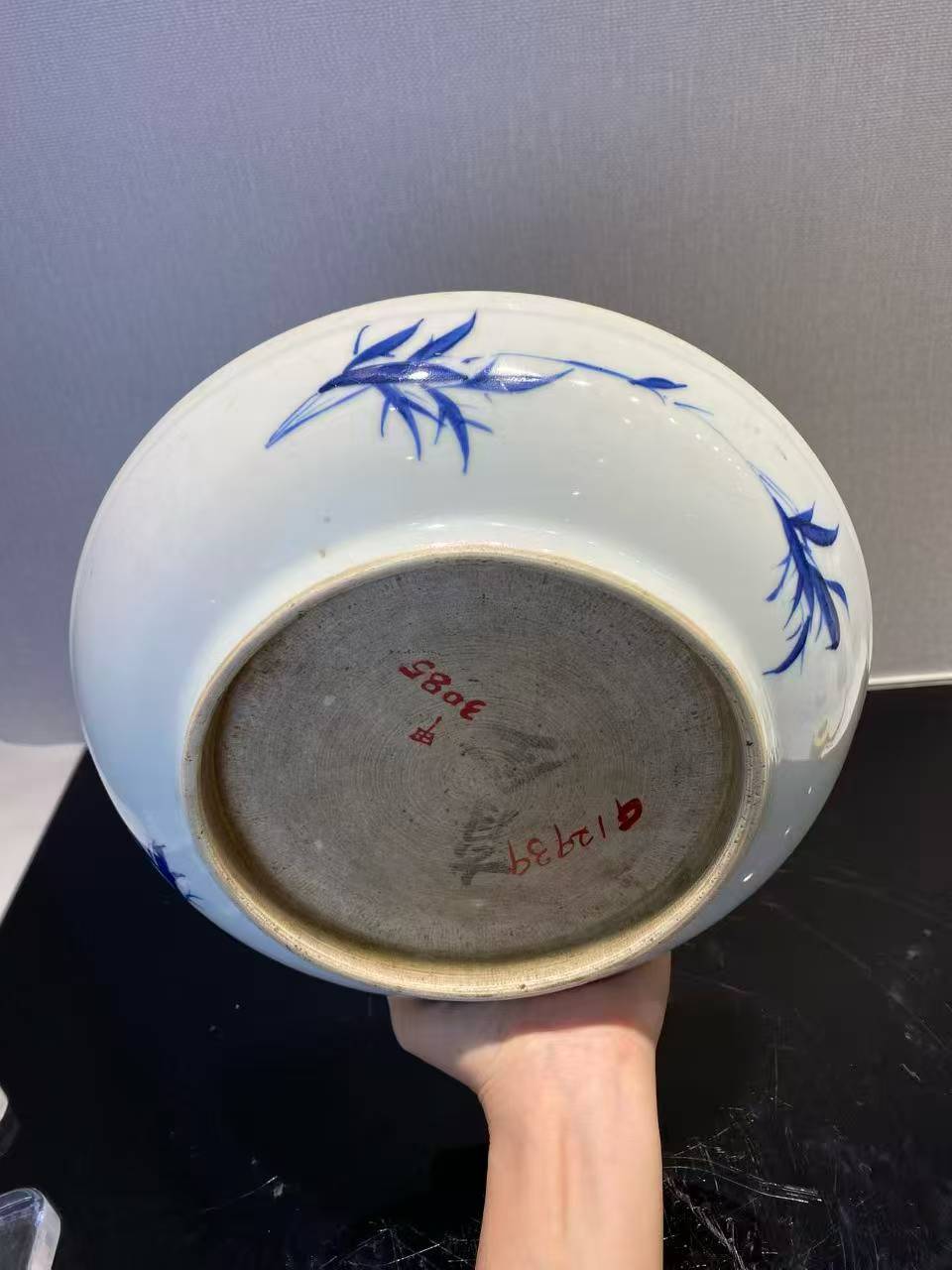 青花松鼠葡萄纹盘