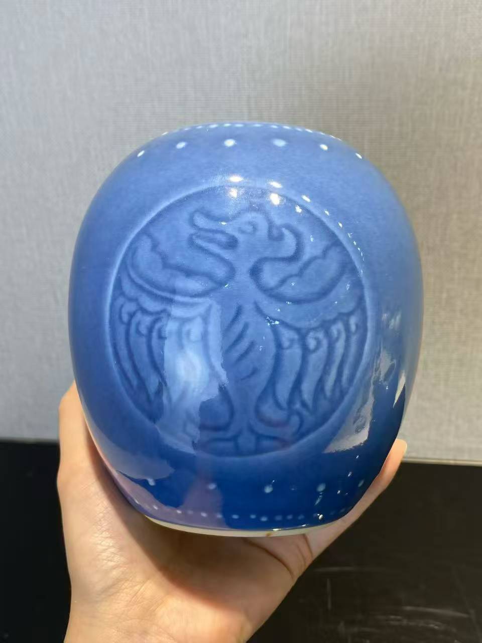 天蓝釉暗刻团凤纹鼓钉罐一对