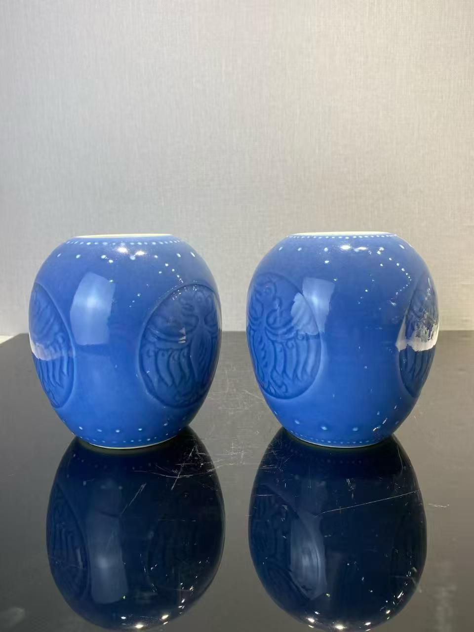 天蓝釉暗刻团凤纹鼓钉罐一对