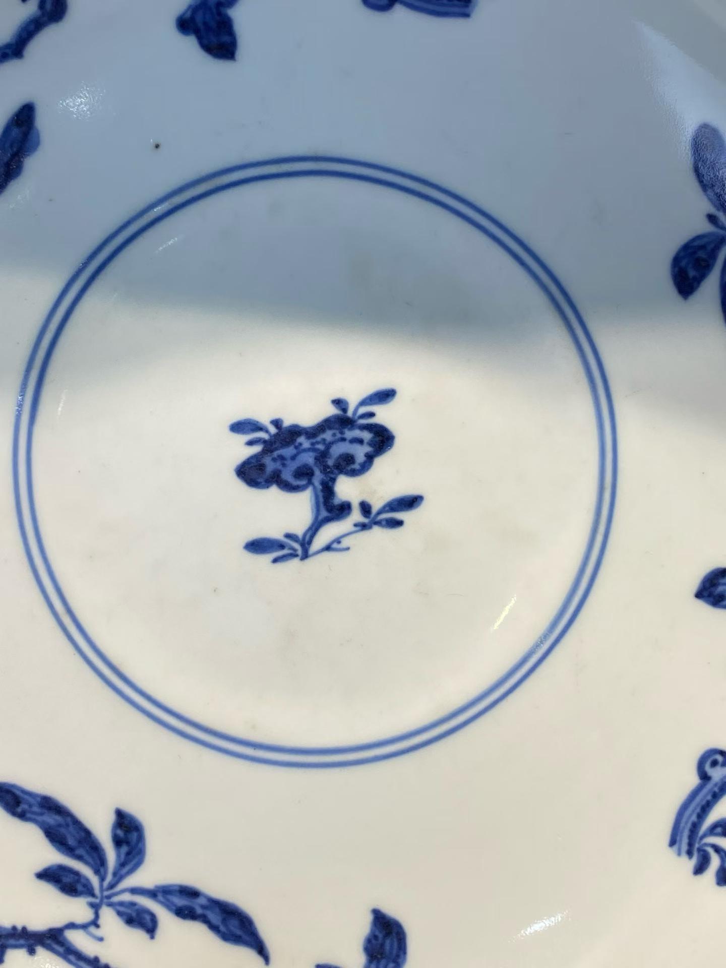 外豆青釉内青花三多纹供盘