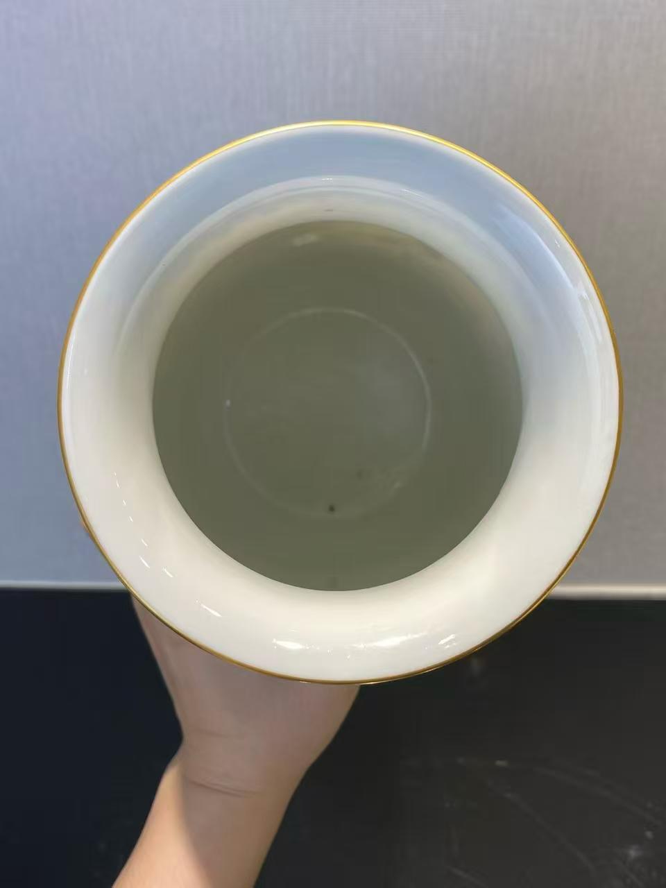 珐琅彩百鸟诗文图灯笼瓶