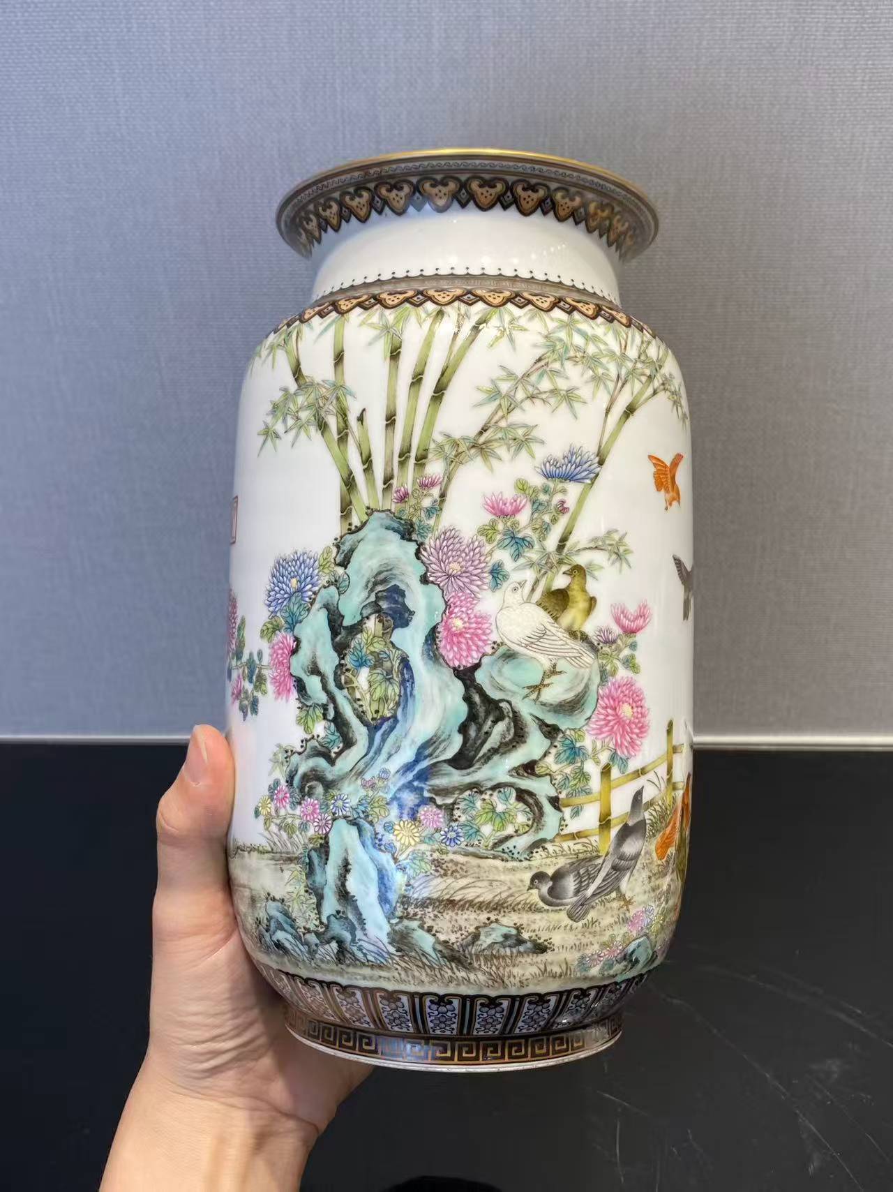 珐琅彩百鸟诗文图灯笼瓶
