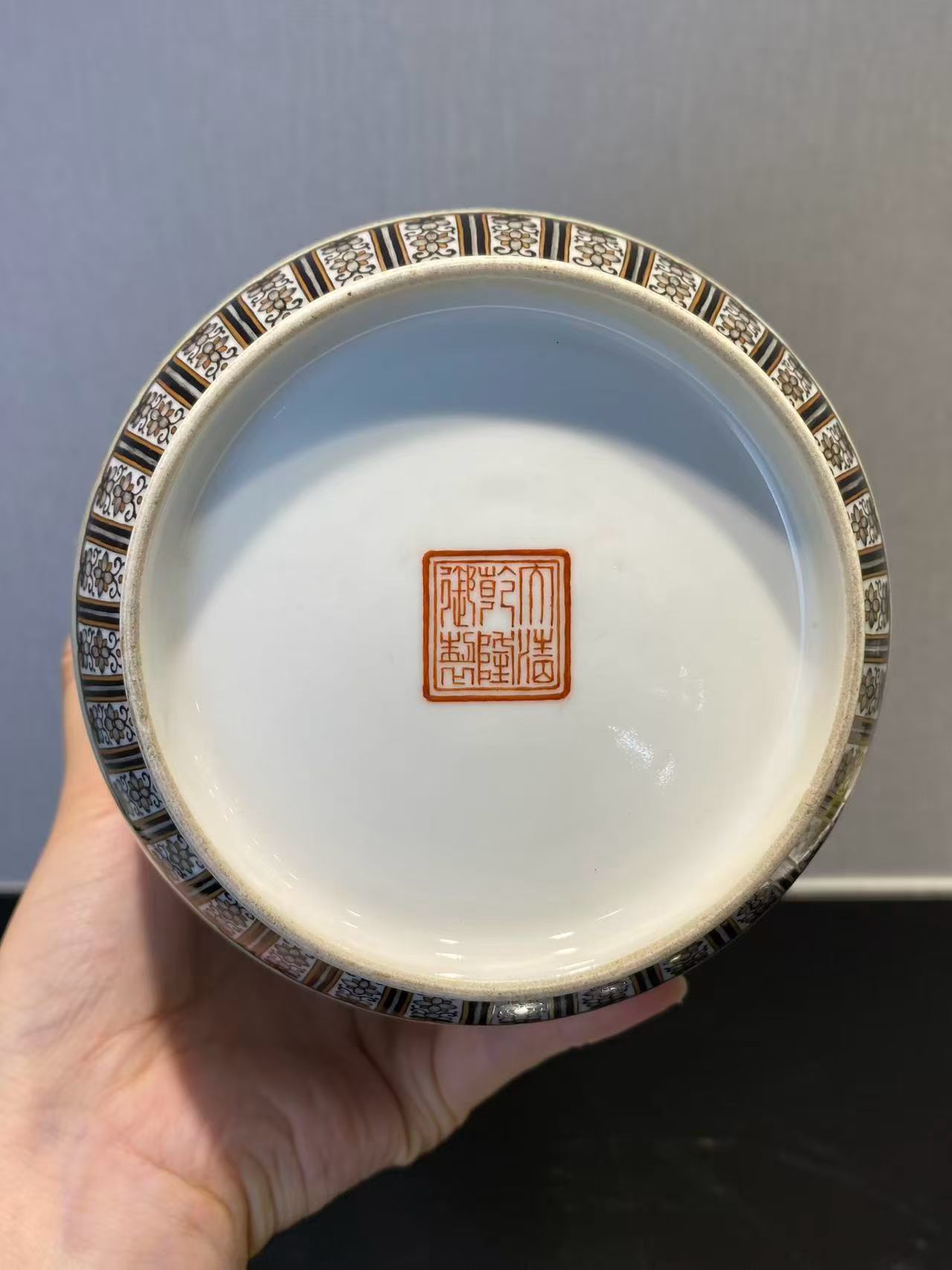 珐琅彩百鸟诗文图灯笼瓶