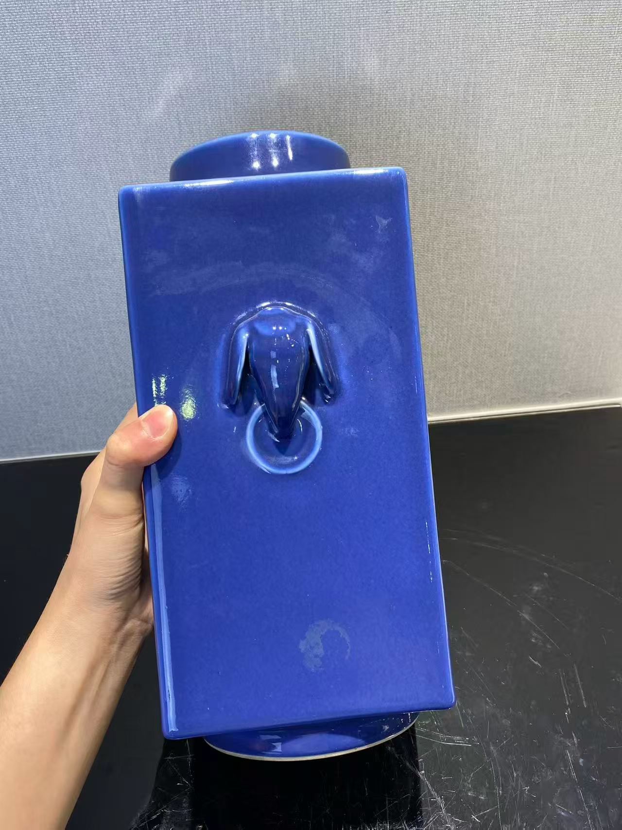 蓝釉象耳琮式瓶