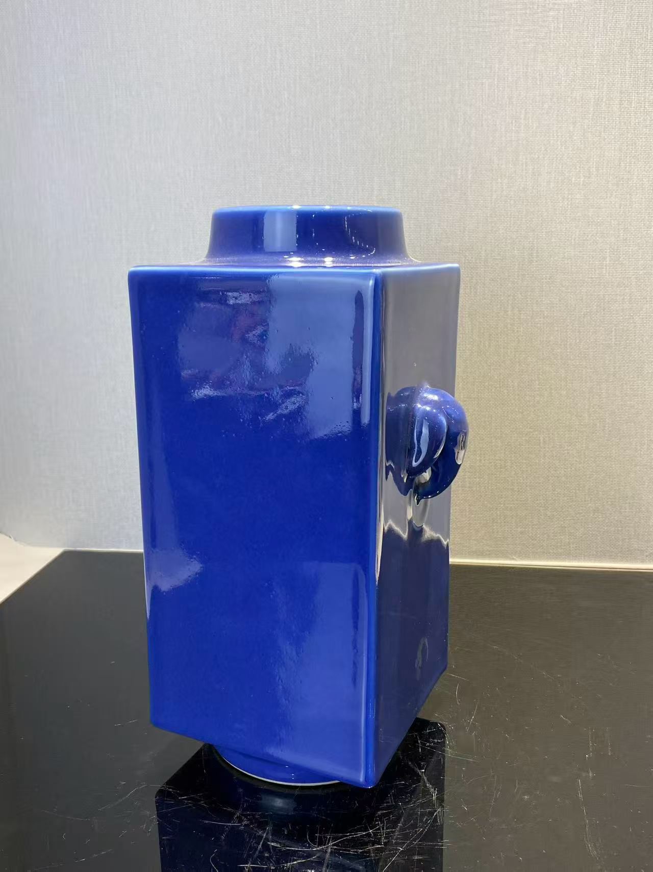 蓝釉象耳琮式瓶