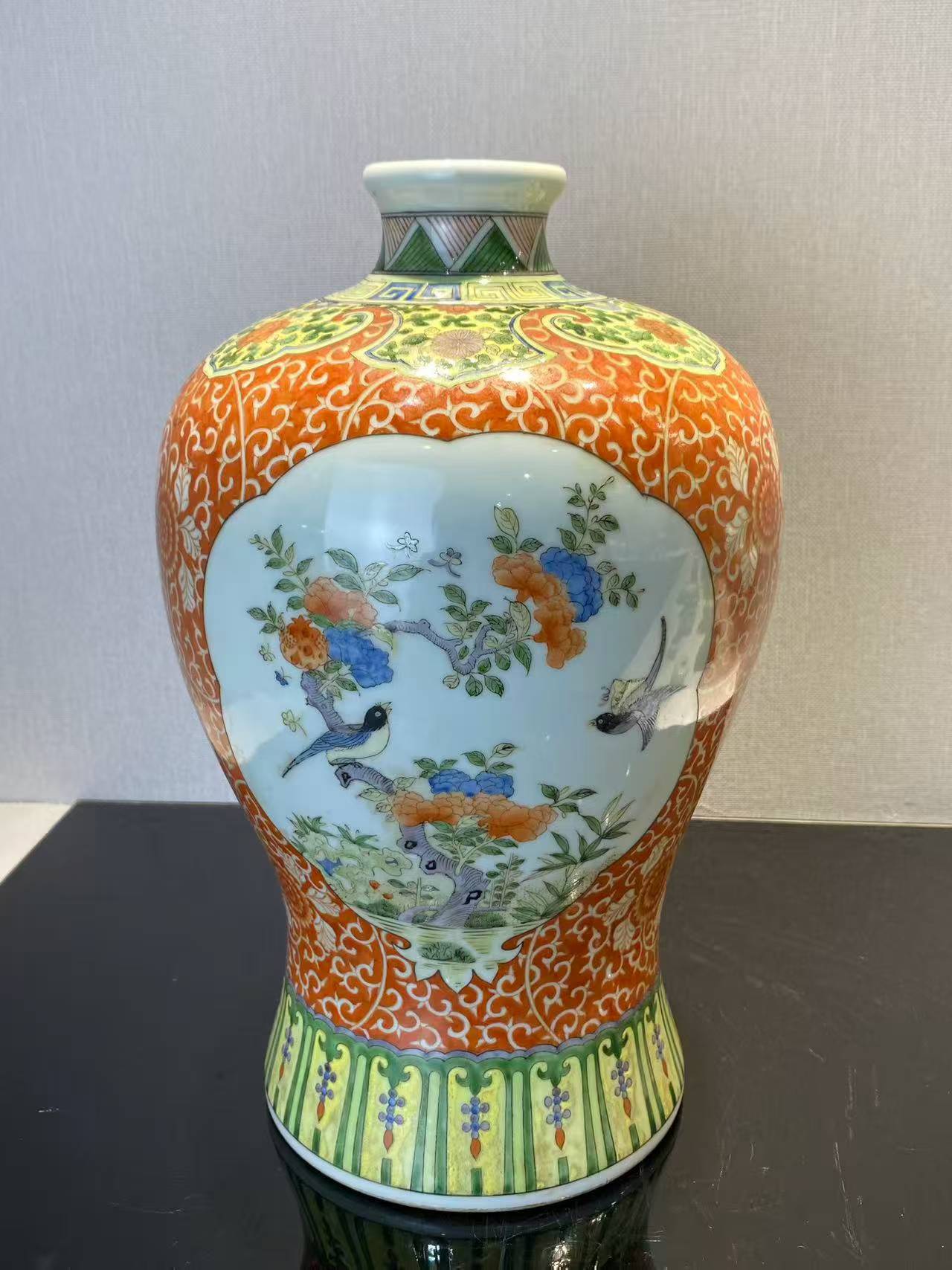 五彩花鸟纹梅瓶