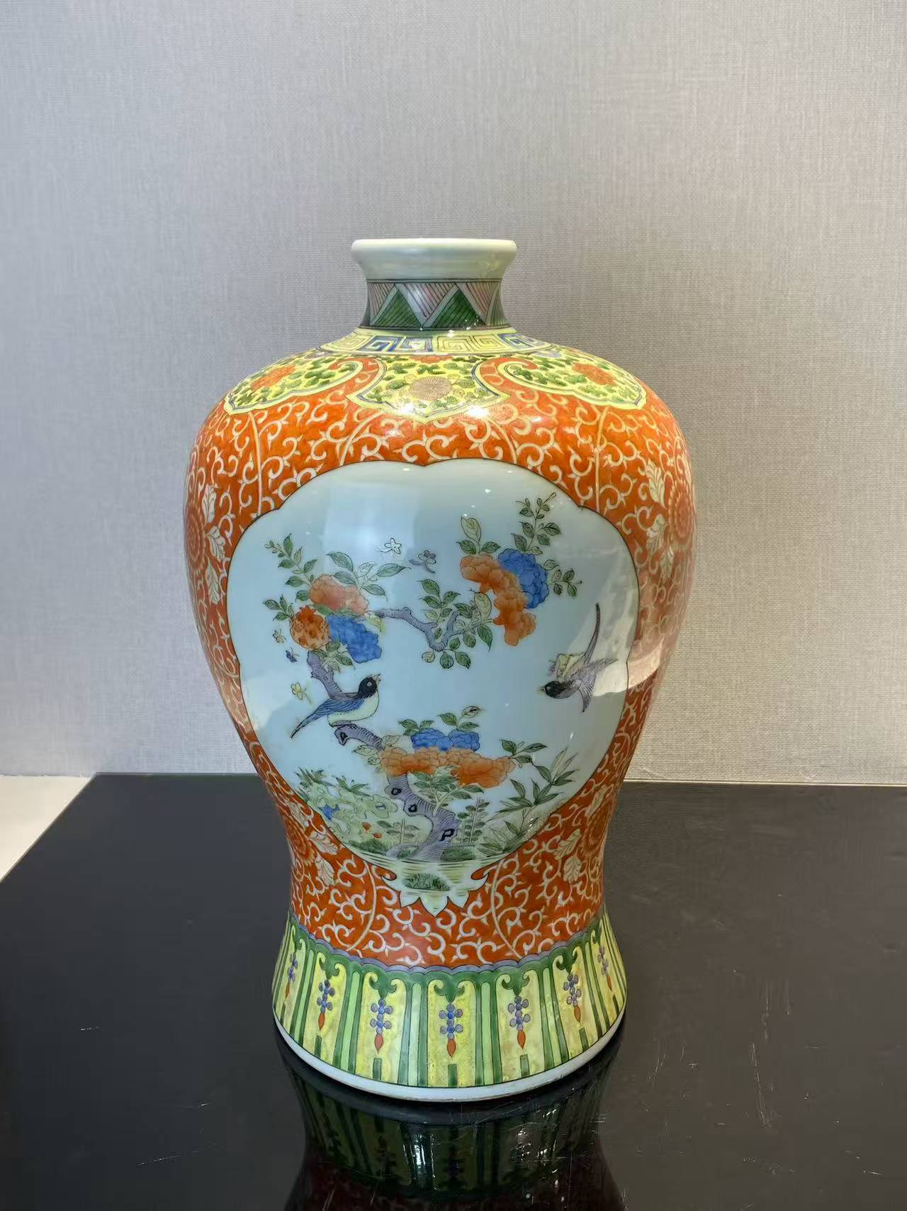 五彩花鸟纹梅瓶