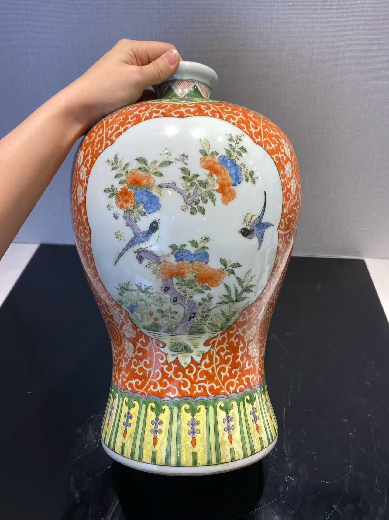 五彩花鸟纹梅瓶