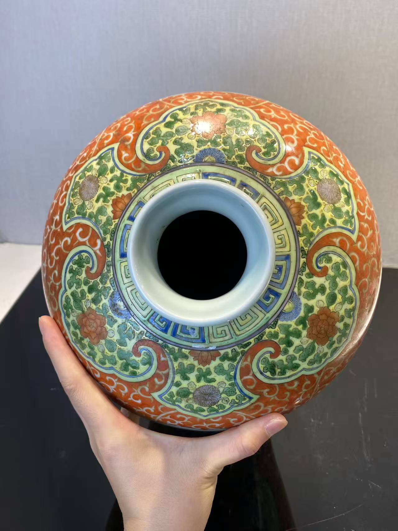 五彩花鸟纹梅瓶