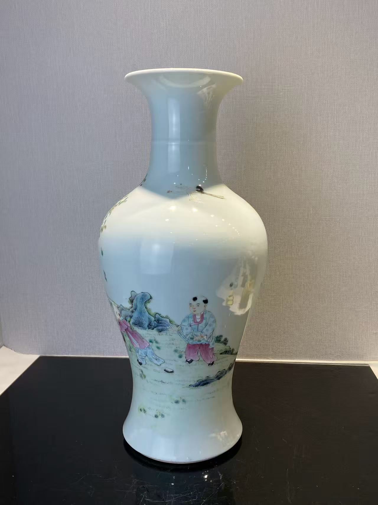粉彩婴戏图观音瓶
