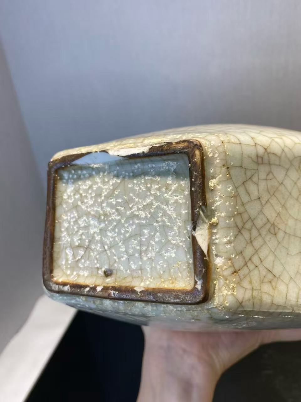 仿官釉兽耳扁瓶