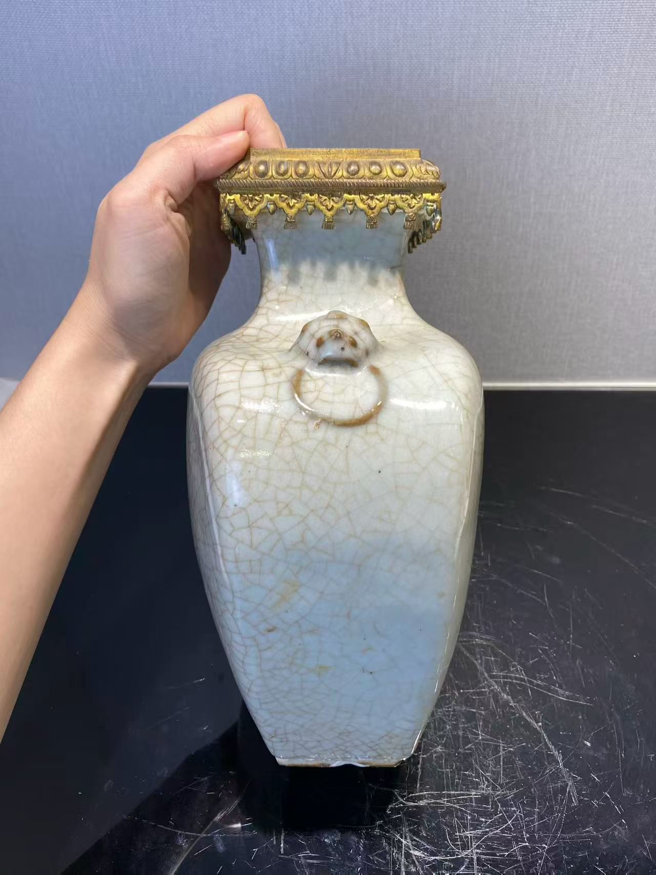 仿官釉兽耳扁瓶