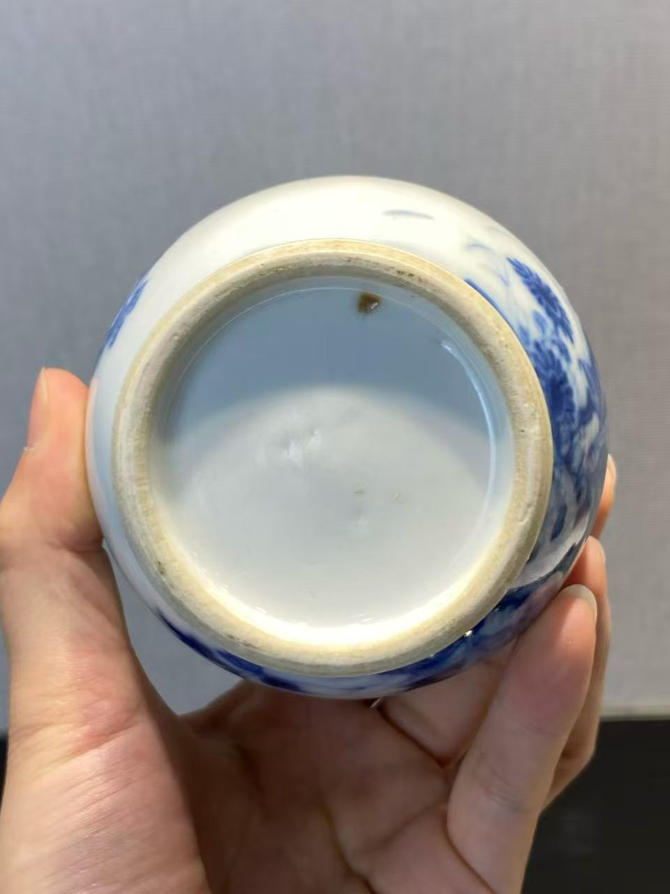 青花柳树牡丹纹琵琶尊