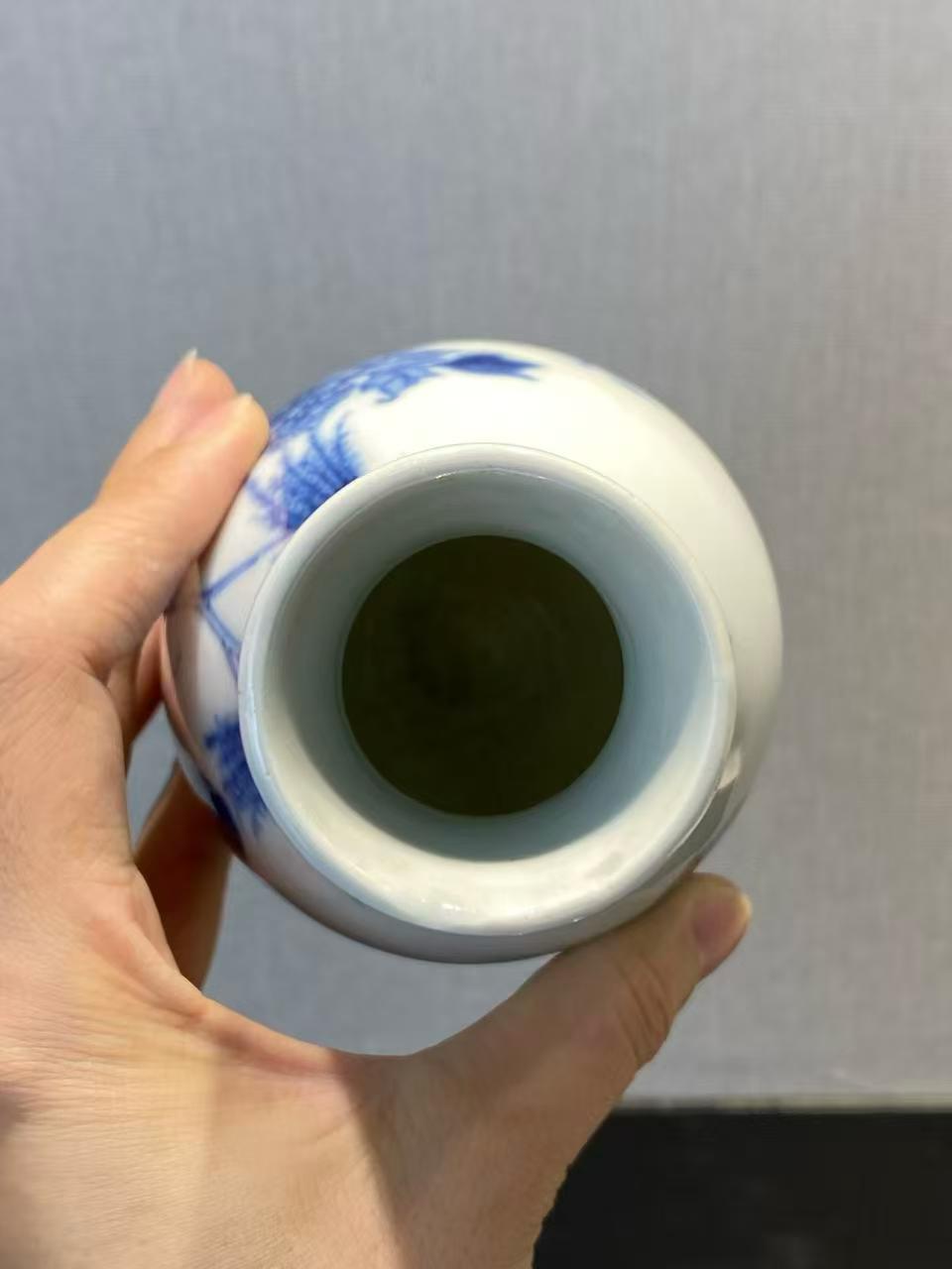 青花柳树牡丹纹琵琶尊