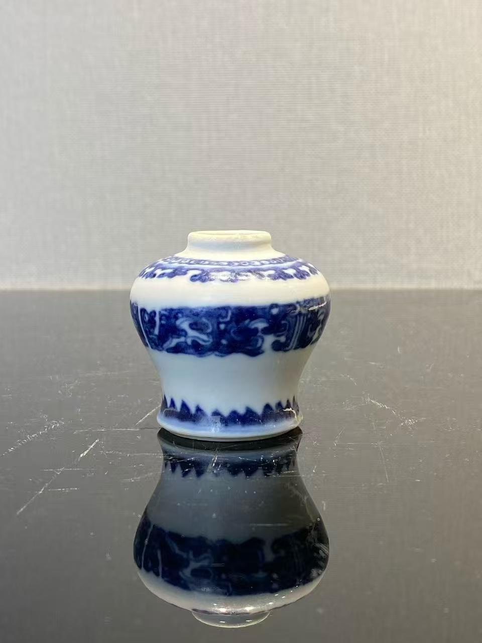 青花夔龙纹小天字罐
