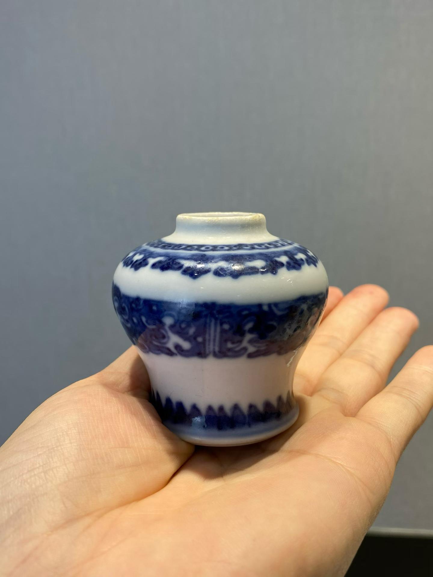青花夔龙纹小天字罐